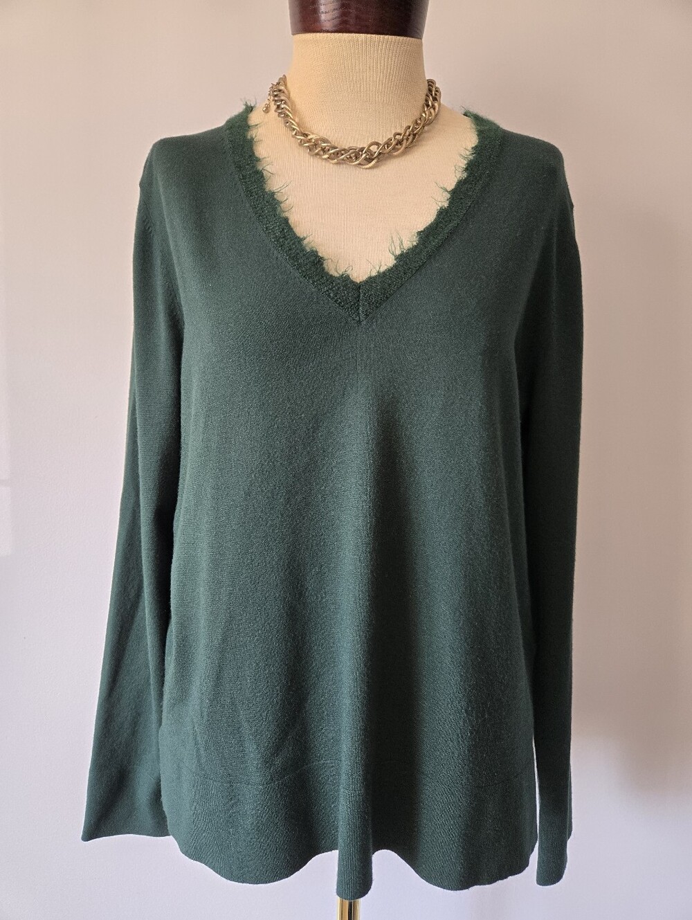 Luisa Cerano V-Neck Long Sleeve Sweater in Dark Green. Size 12